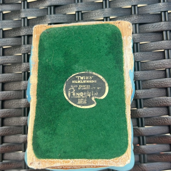 Vintage hand painted  stonecraft PENDELFIN “ Twins” blue blanket - Picture 2 of 6